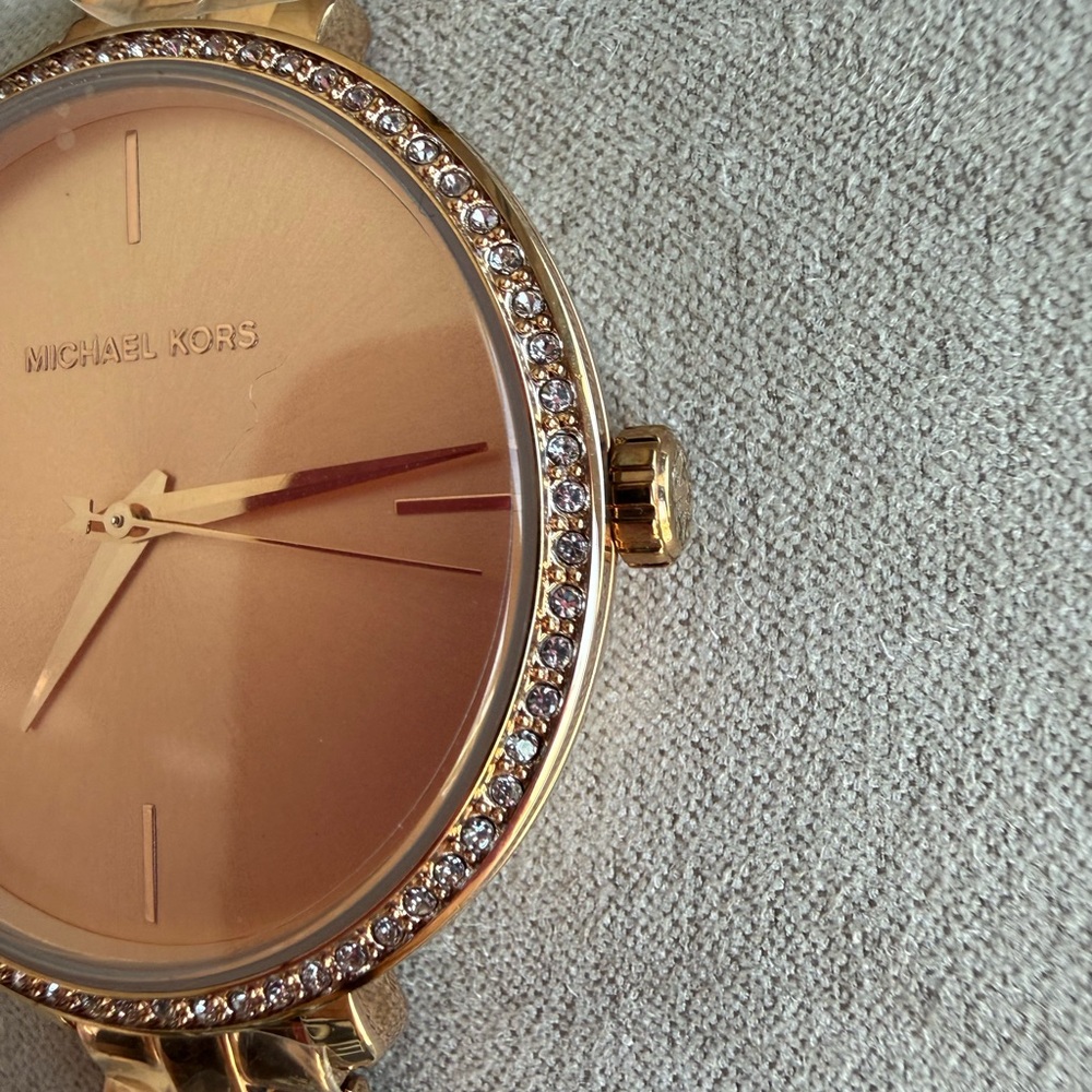 Rose gold Michael Kors watch - Picture 3 of 8